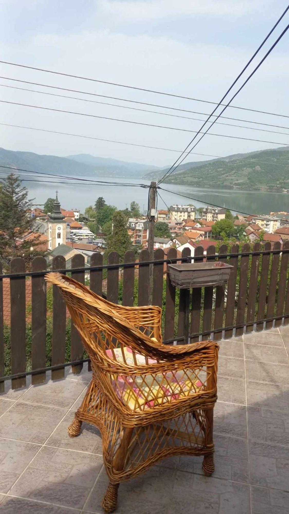 Apartman Sani Donji Milanovac Esterno foto