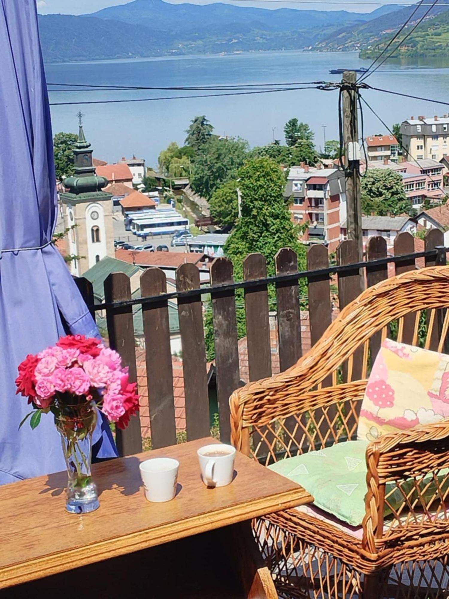 Apartman Sani Donji Milanovac Esterno foto